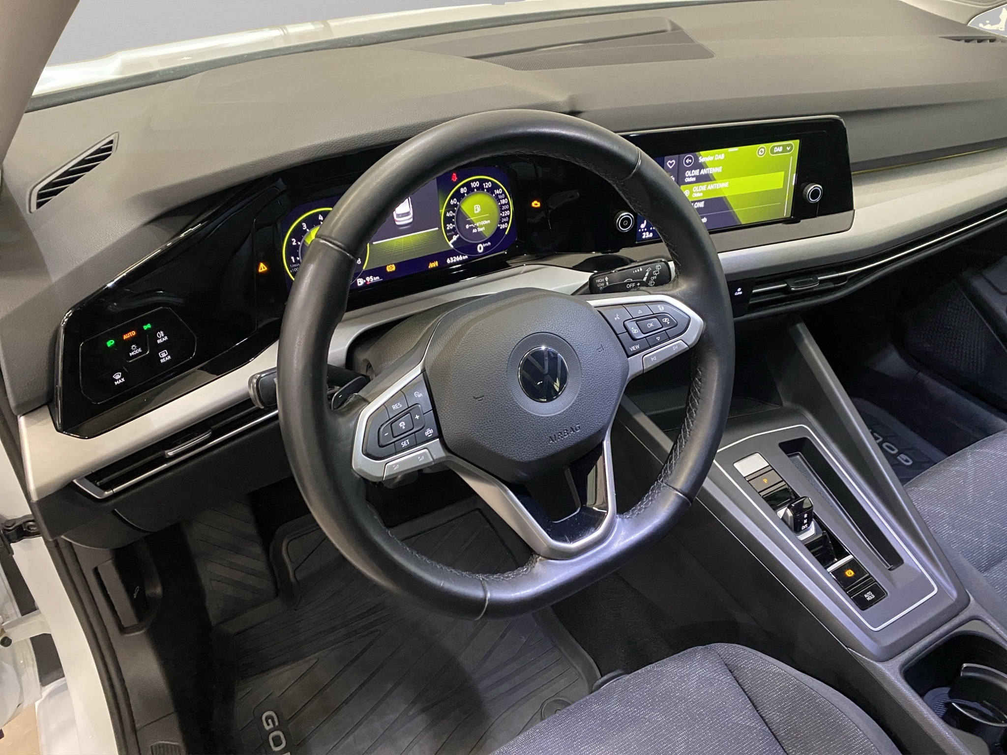 Angebotsdetails VW Golf VIII Variant 1.0 eTSI Life White